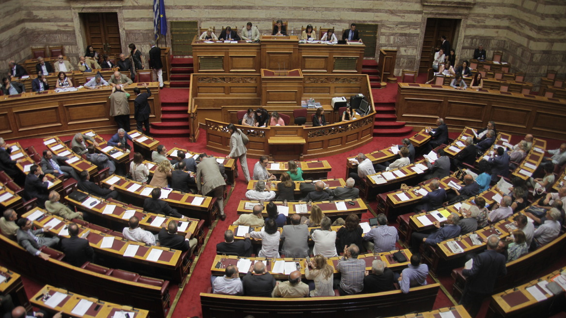 Βουλή: Το Σάββατο ψηφίζεται η ανακεφαλαιοποίηση - Την άλλη βδομάδα τα προαπαιτούμενα